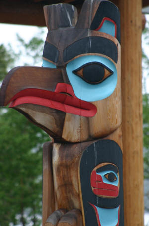 Tlingit Totem en Teslin, Yukon