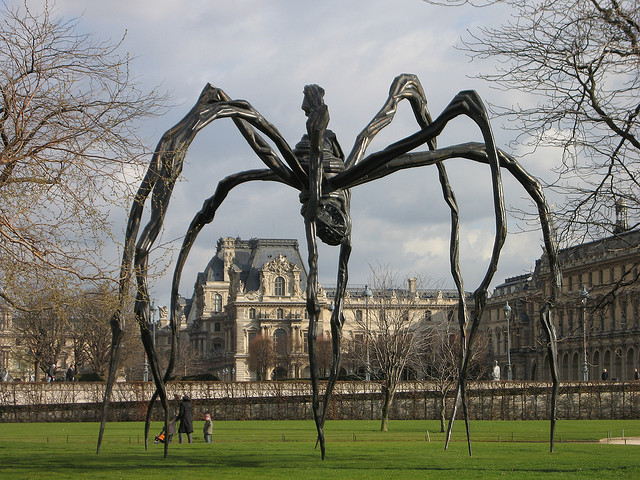 maman spider statue